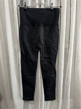 High-Waist Ribbed Leggings - Black